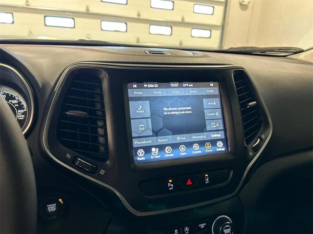 Photo of 2021 Hydro Blue Pearlcoat Jeep Cherokee