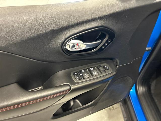 Photo of 2021 Hydro Blue Pearlcoat Jeep Cherokee