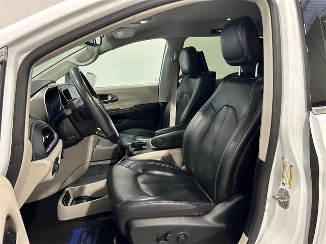 Photo of 2022 Bright White Clearcoat Chrysler Pacifica Hybrid