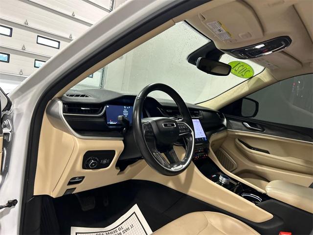 Photo of 2021 Bright White Clearcoat Jeep Grand Cherokee L