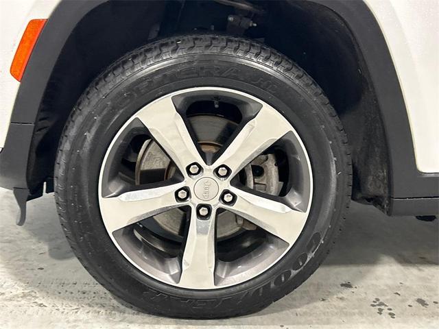 Photo of 2021 Bright White Clearcoat Jeep Grand Cherokee L