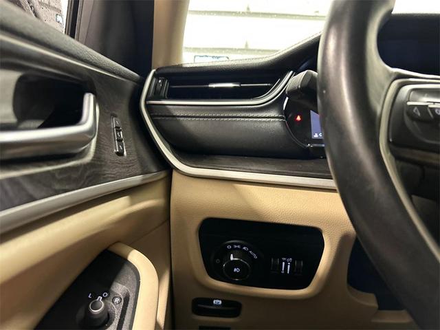 Photo of 2021 Bright White Clearcoat Jeep Grand Cherokee L