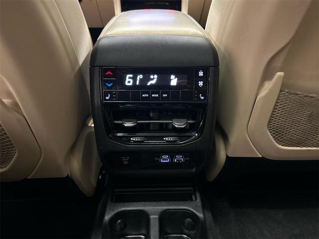 Photo of 2021 Bright White Clearcoat Jeep Grand Cherokee L