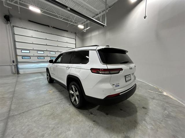 Photo of 2021 Bright White Clearcoat Jeep Grand Cherokee L