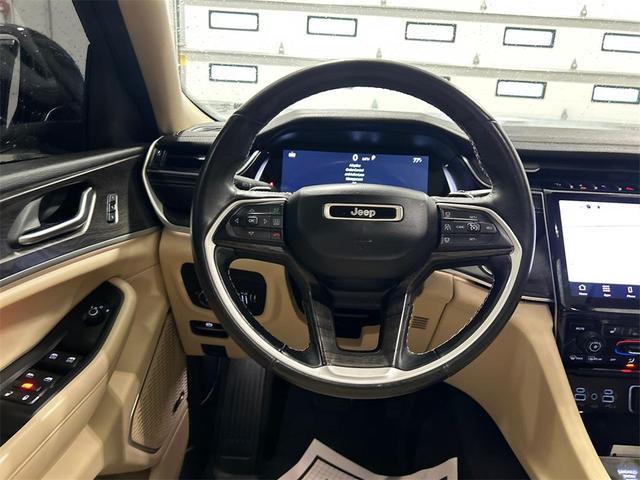Photo of 2021 Bright White Clearcoat Jeep Grand Cherokee L