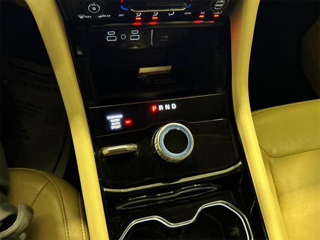 Photo of 2021 Bright White Clearcoat Jeep Grand Cherokee L