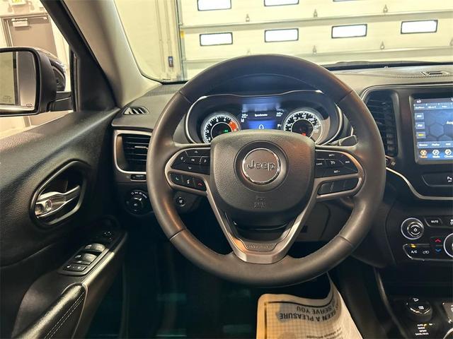Photo of 2021 Sangria Metallic Jeep Cherokee