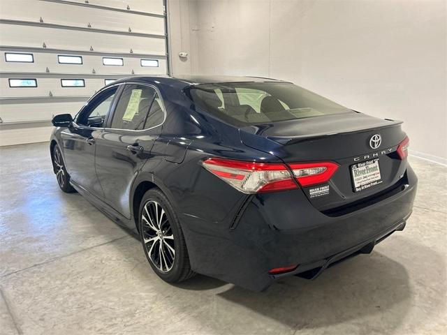 Photo of 2018 Blue Toyota Camry