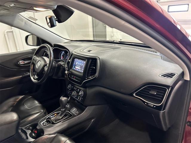 Photo of 2020 Velvet Red Pearlcoat Jeep Cherokee