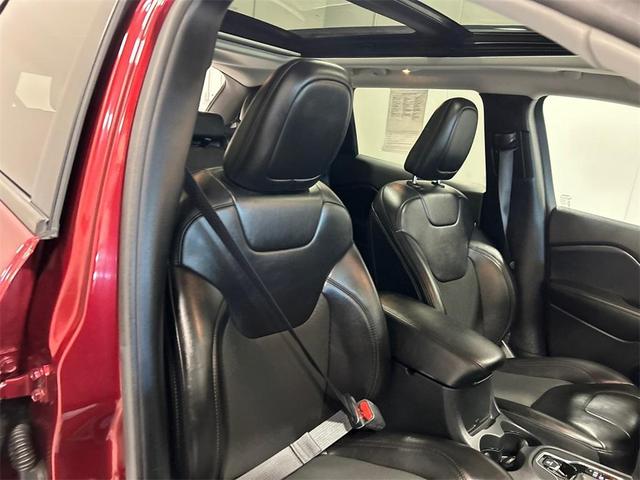 Photo of 2020 Velvet Red Pearlcoat Jeep Cherokee