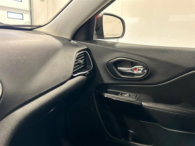 Photo of 2020 Velvet Red Pearlcoat Jeep Cherokee