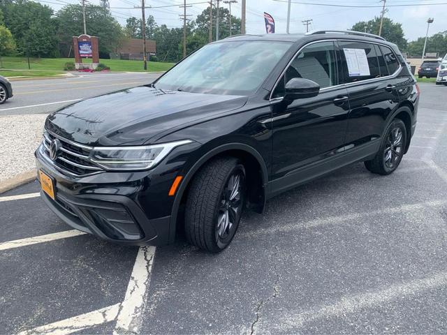 Photo of 2022 Deep Black Pearl Volkswagen Tiguan