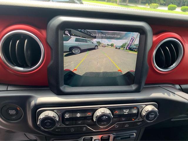 Photo of 2021 Hydro Blue Pearlcoat Jeep Gladiator