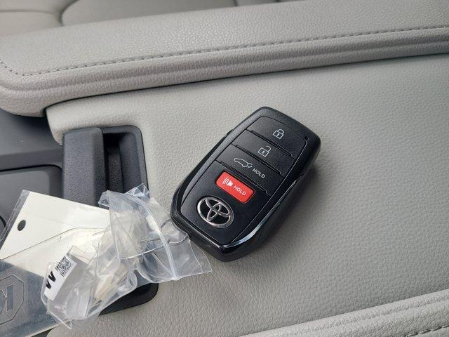 Photo of 2025 Wind Chill Pearl Toyota Grand Highlander