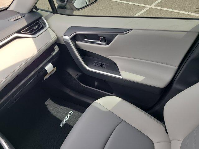 Photo of 2025 Wind Chill Pearl Toyota RAV4