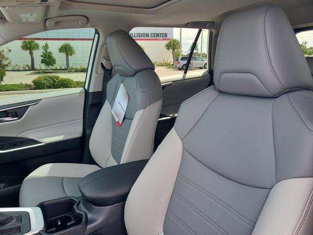 Photo of 2025 Wind Chill Pearl Toyota RAV4