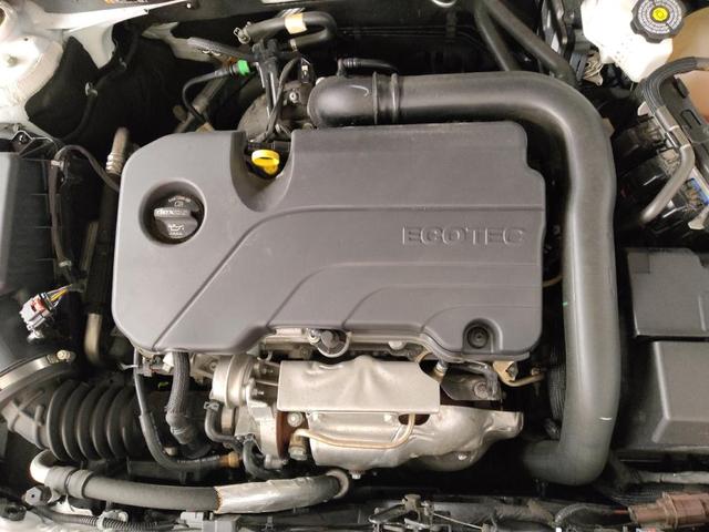 Photo of 2023 Summit White Chevrolet Malibu