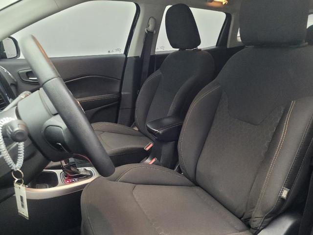 Photo of 2020 Diamond Black Crystal Pearlcoat Jeep Compass