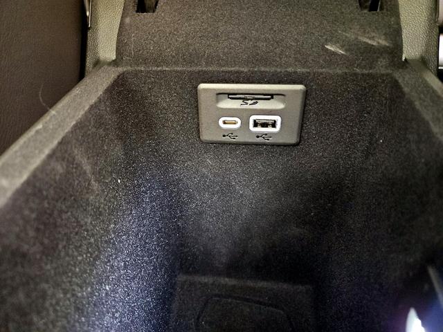 Photo of 2024 White Cadillac XT6
