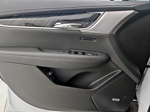 Photo of 2024 White Cadillac XT6