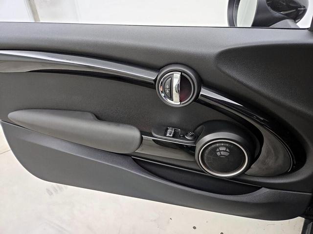 Photo of 2015 Black MINI Hardtop