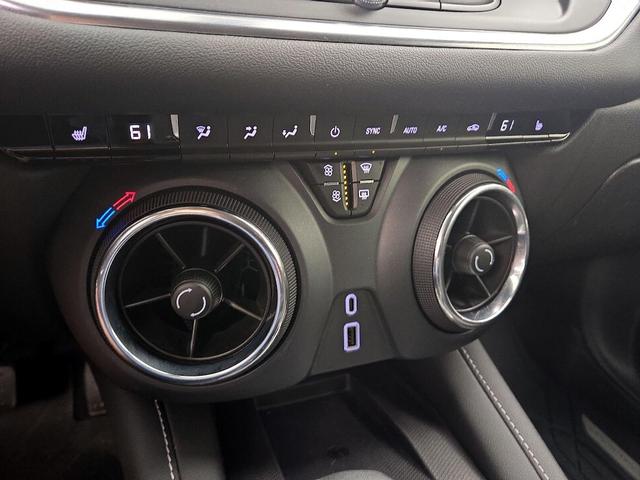 Photo of 2023 White Chevrolet Blazer