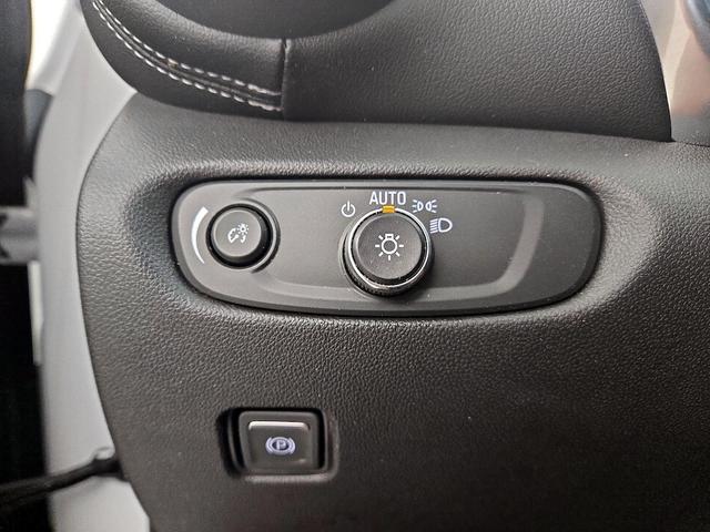 Photo of 2023 White Chevrolet Blazer