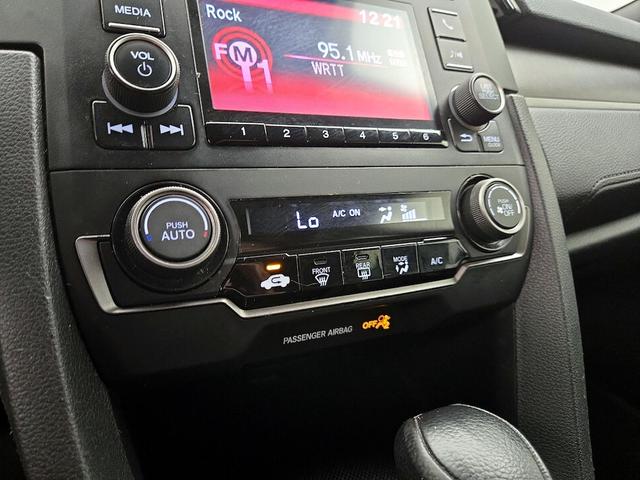 Photo of 2021 White Honda Civic
