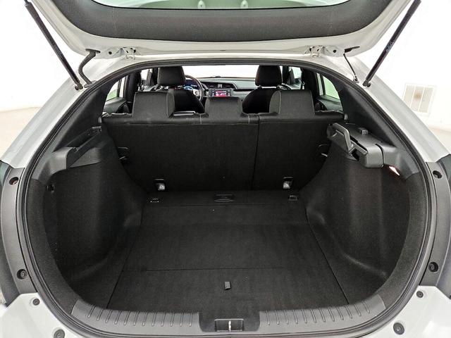 Photo of 2021 White Honda Civic