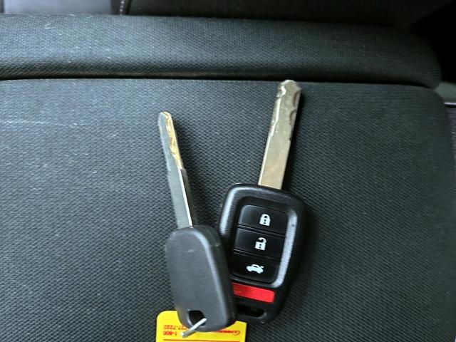 Photo of 2021 White Honda Civic