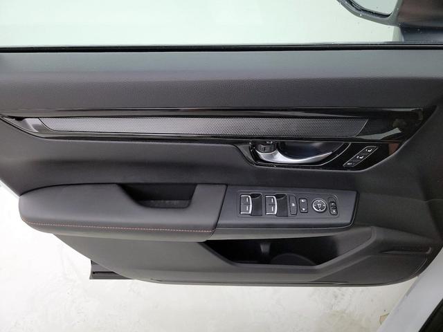 Photo of 2023 White Honda CR-V Hybrid