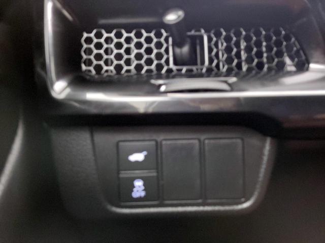 Photo of 2023 White Honda CR-V Hybrid
