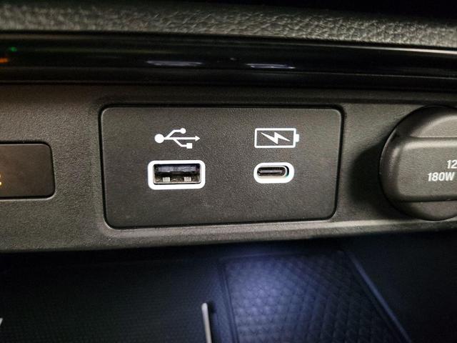 Photo of 2023 White Honda CR-V Hybrid