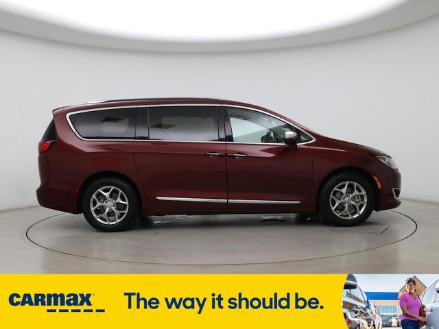 Photo of 2018 Red Chrysler Pacifica