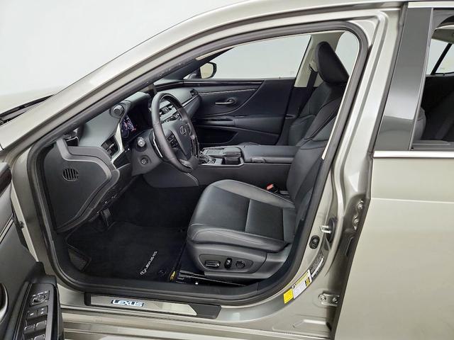 Photo of 2021 Silver Lexus ES 350