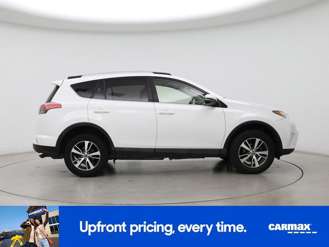 Photo of 2016 White Toyota RAV4