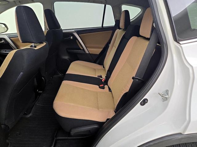 Photo of 2016 White Toyota RAV4