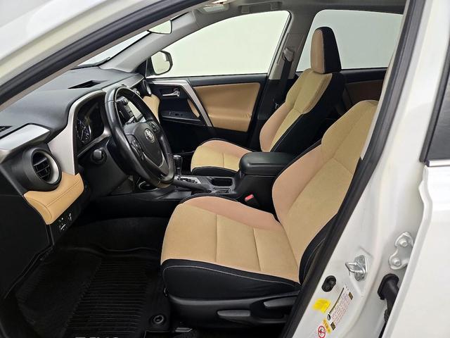 Photo of 2016 White Toyota RAV4