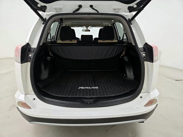 Photo of 2016 White Toyota RAV4