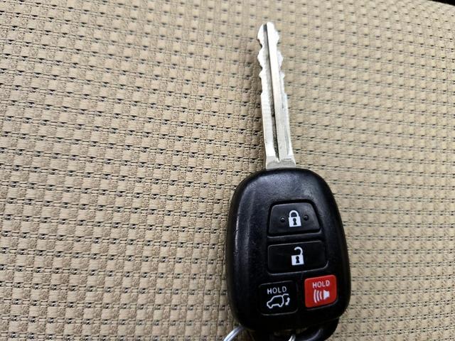 Photo of 2016 White Toyota RAV4