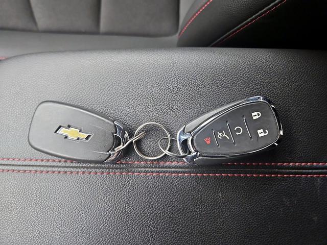 Photo of 2022 Burgundy Chevrolet Equinox
