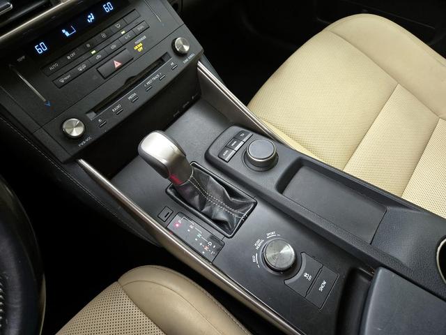 Photo of 2016 White Lexus IS 200t