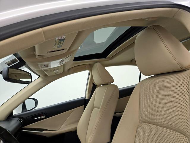 Photo of 2016 White Lexus IS 200t