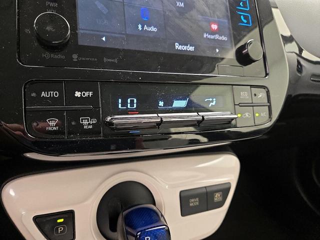Photo of 2016 Green Toyota Prius