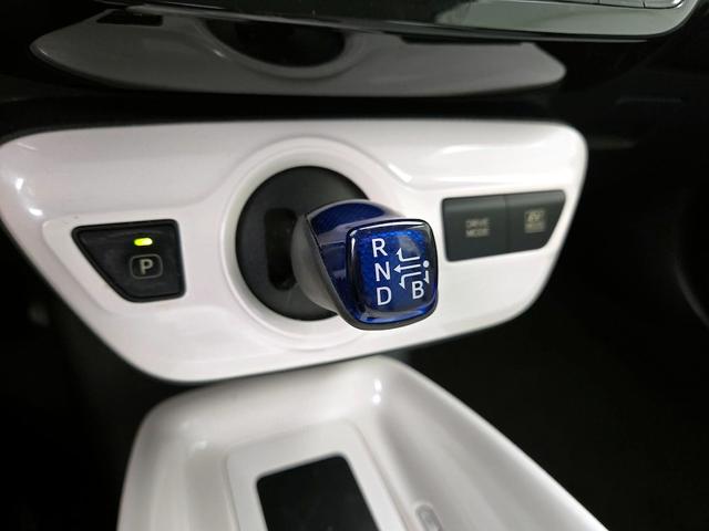 Photo of 2016 Green Toyota Prius