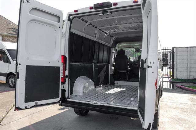 Photo of 2019 Bright White Clearcoat RAM ProMaster 1500