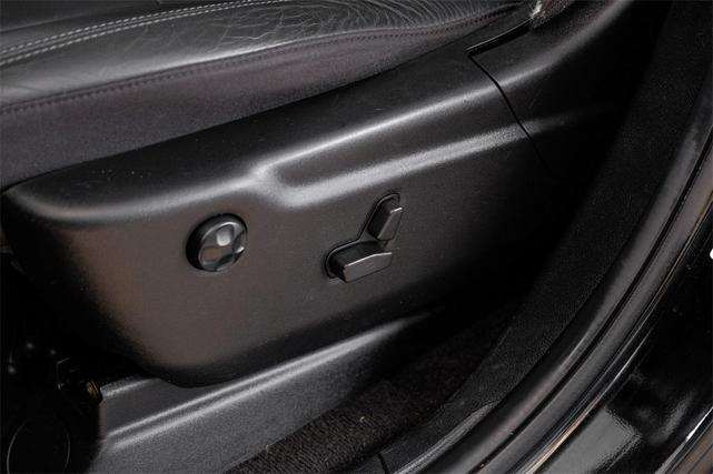 Photo of 2022 DB Black Clearcoat Dodge Durango