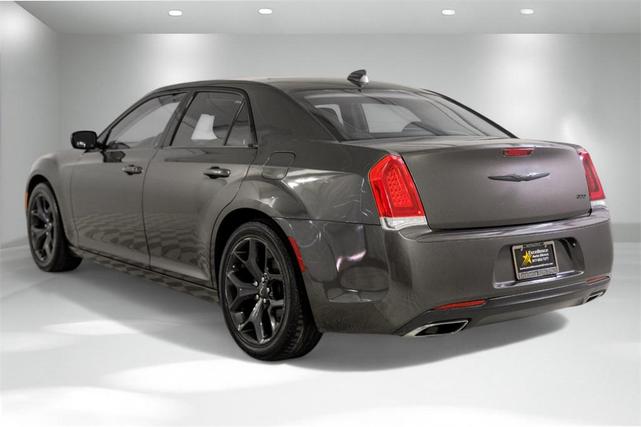 Photo of 2021 Granite Crystal Metallic Clearcoat Chrysler 300