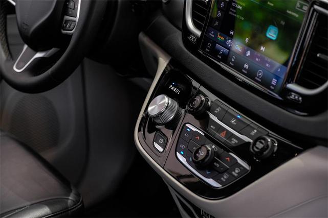 Photo of 2022 Ceramic Gray Clearcoat Chrysler Pacifica