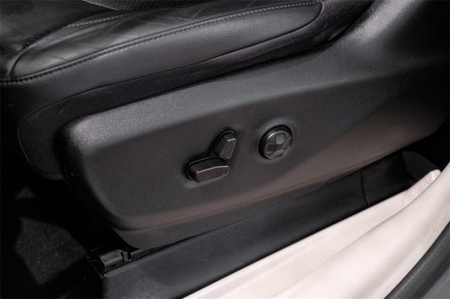 Photo of 2022 Ceramic Gray Clearcoat Chrysler Pacifica